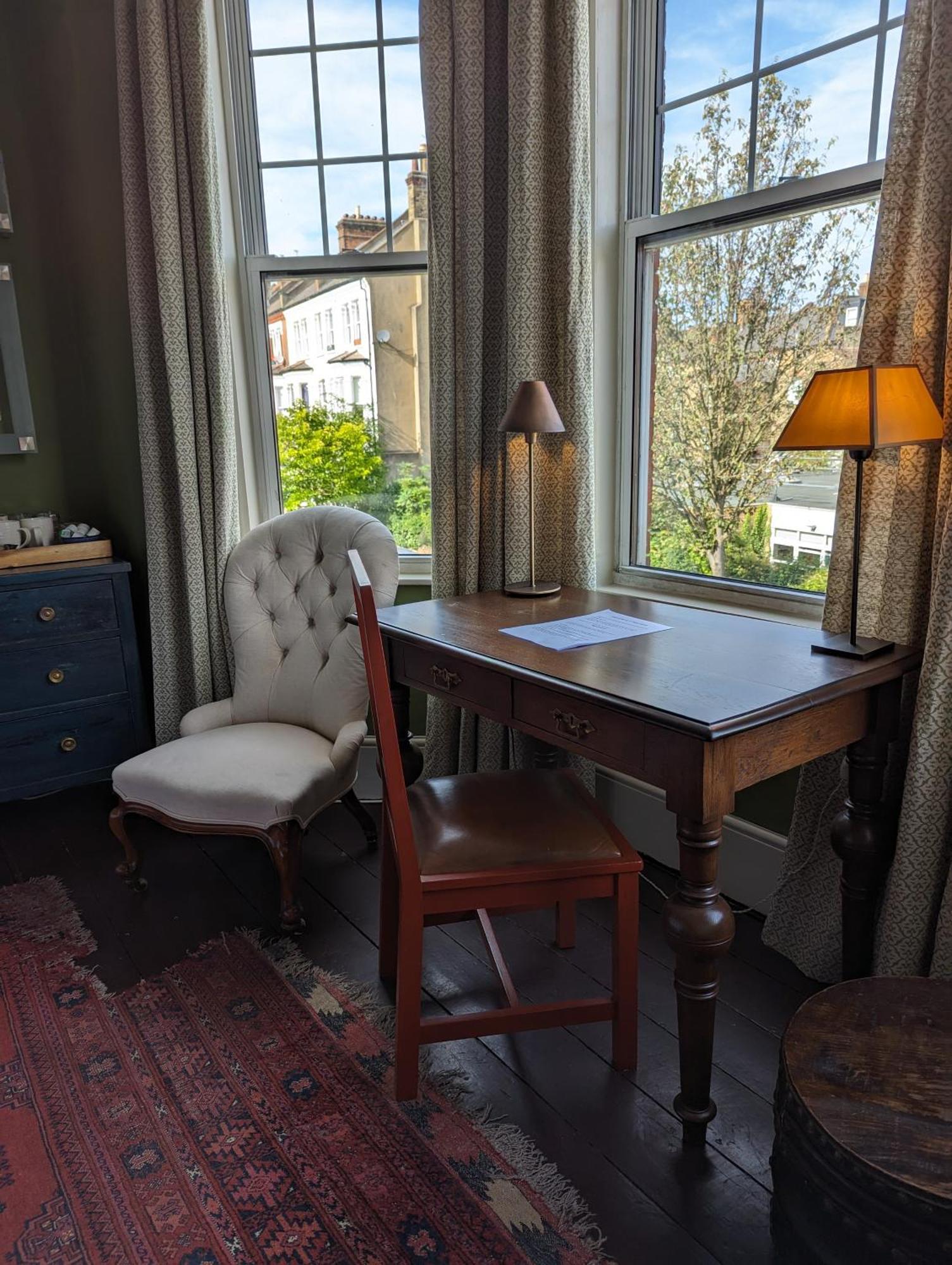 Gazde/Camere de închiriat Trent Rd Londra